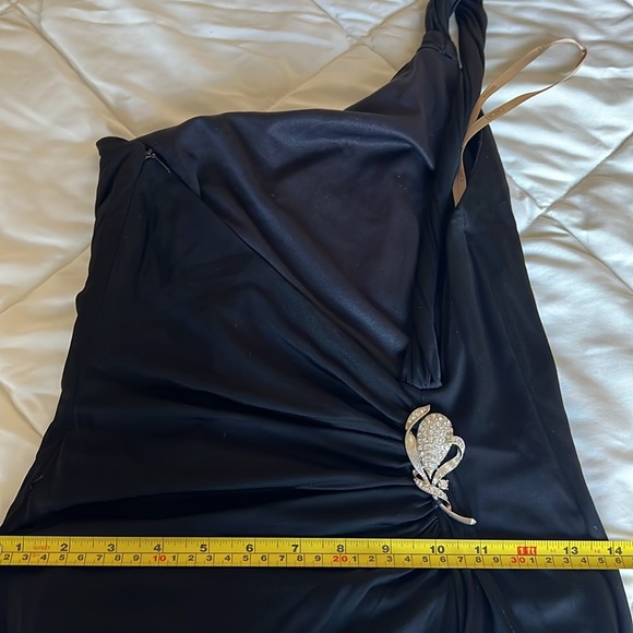 Vintage Black One-shoulder Low V-back Long Gown Stitched Rhinestone Brooch Siz 2 - Picture 9 of 13